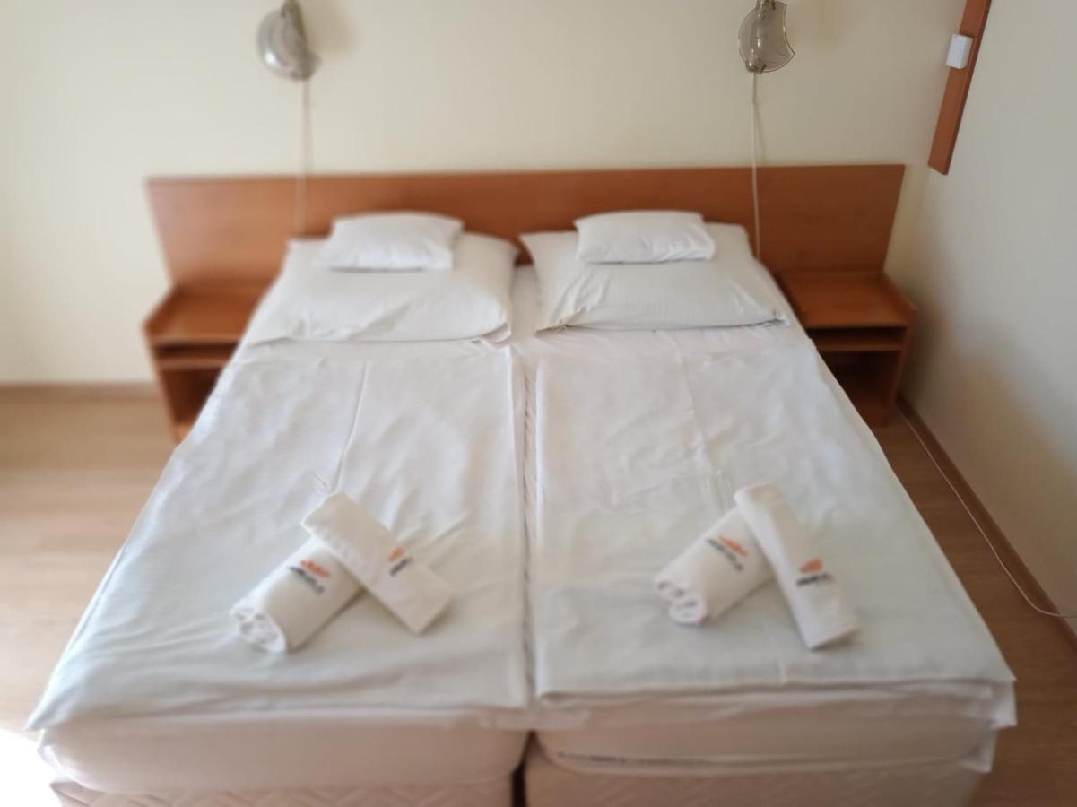 博格拉畔兹奥酒店 Balatonföldvár 外观 照片