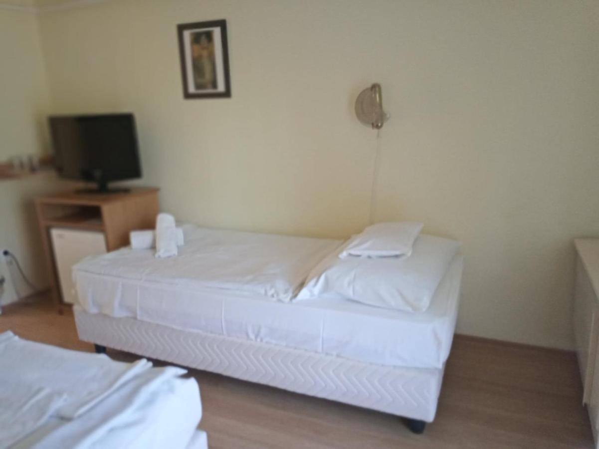 博格拉畔兹奥酒店 Balatonföldvár 外观 照片